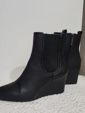 Anne Klein Valore Black Pointed Toe Wedge Booties Sz 6.5 Fall Staple Officewear